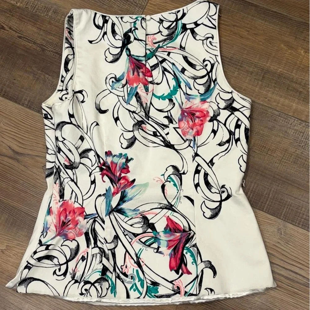 White House Black Market white blouse black floral fitted sz 6
